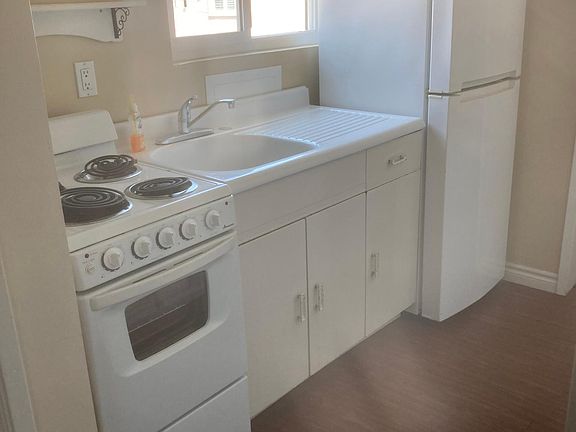 5th image of 1507 Seal Way APT 2R