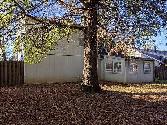 4th image of 2409 W Sunset Dr