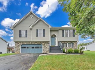 2414 Carlsbad Cir, Roanoke, VA 24012