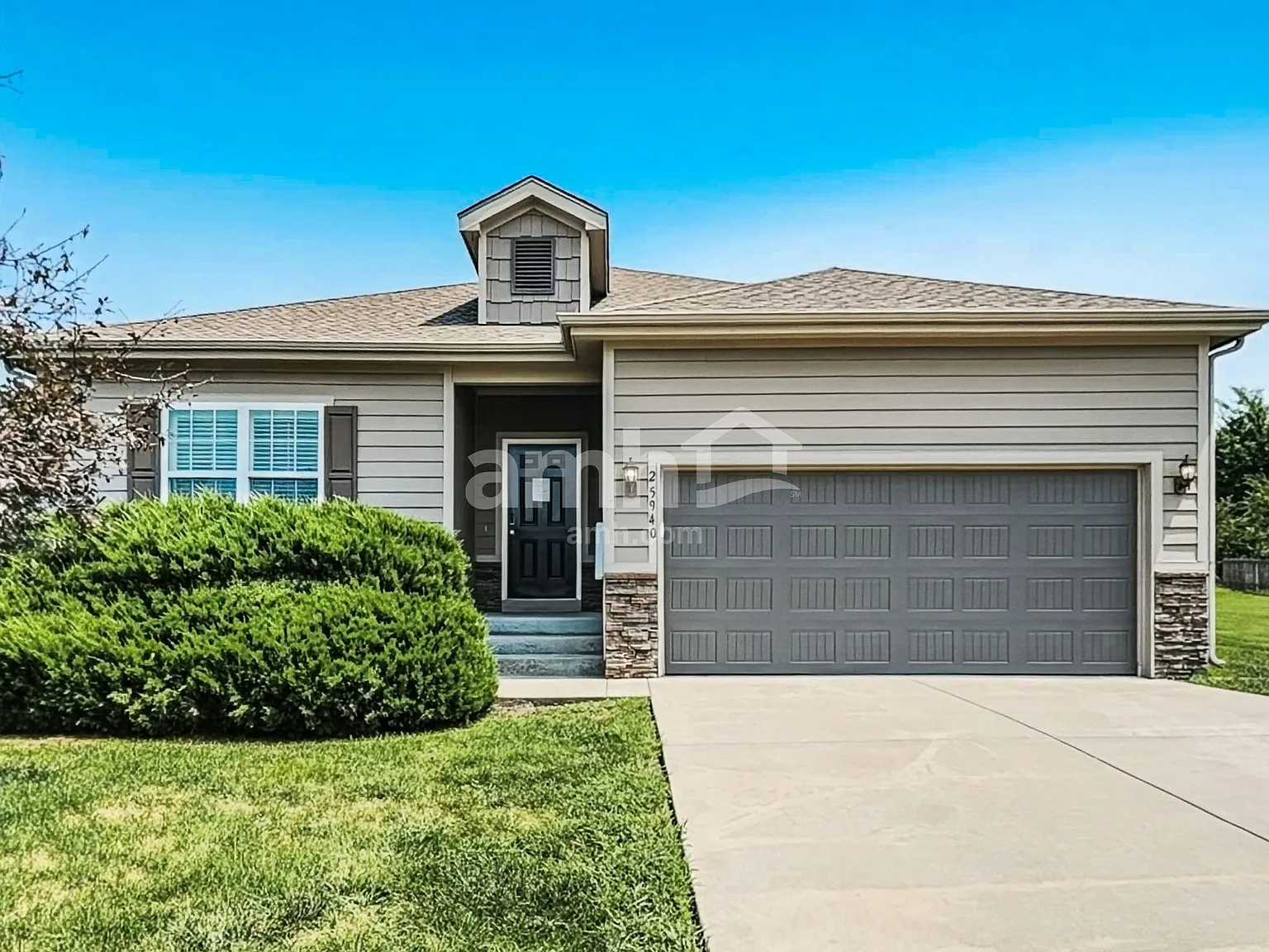 4 bed, 3.0 bath, 2492 sqft, $2,995 — Photo 1