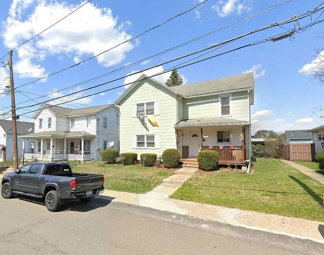2 bed, 900 sqft, $950 — Photo 1