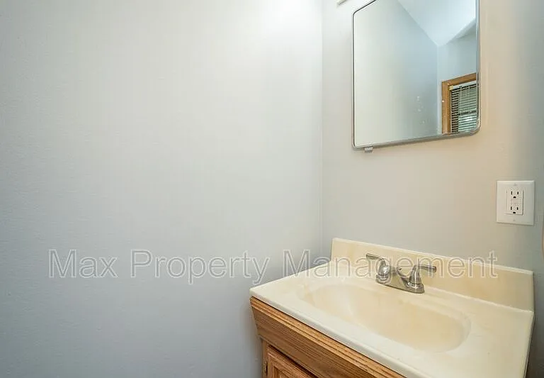 3934 Oakshire Rd — Photo 9