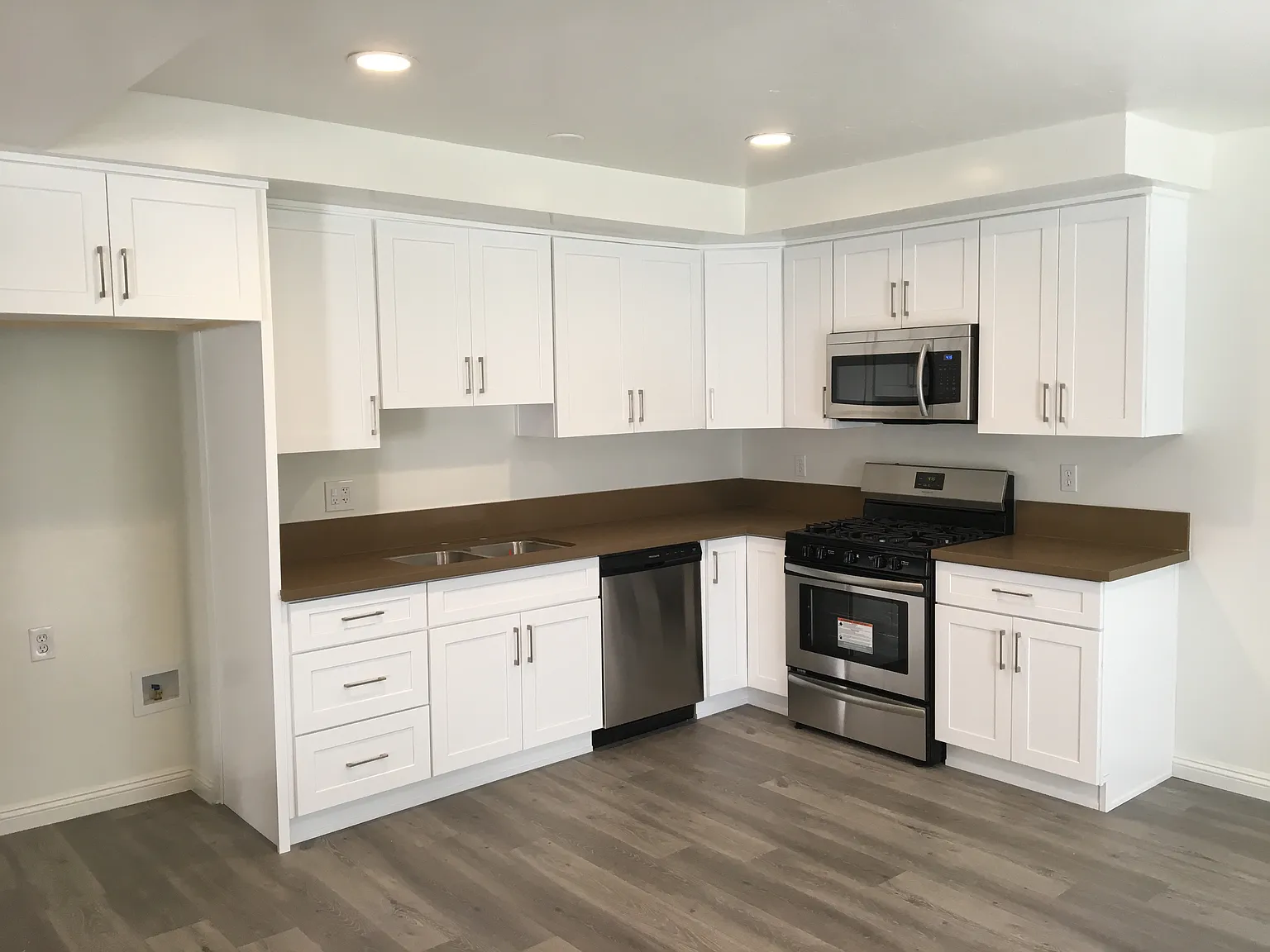 2 bed, 825 sqft, $2,595 — Photo 2