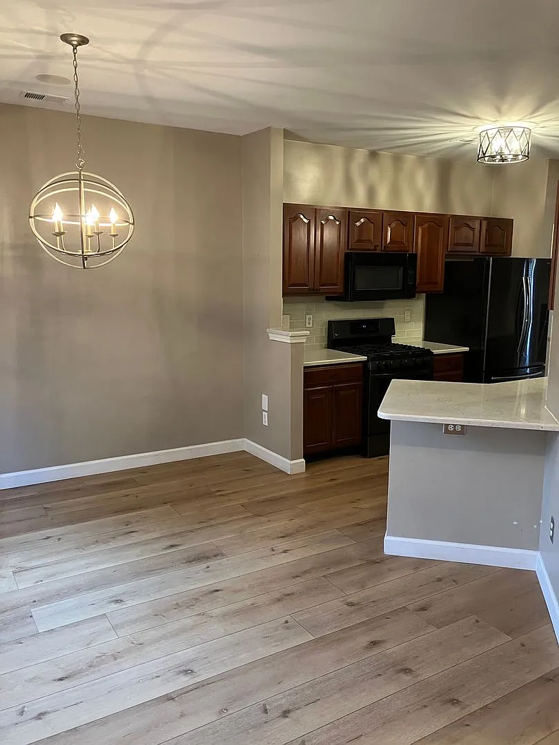 Beautiful 2/2.5 townhome in Cornelius — Photo 3