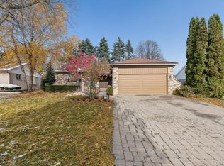 634 Lockport Rd, Rochester Hills, MI 48307