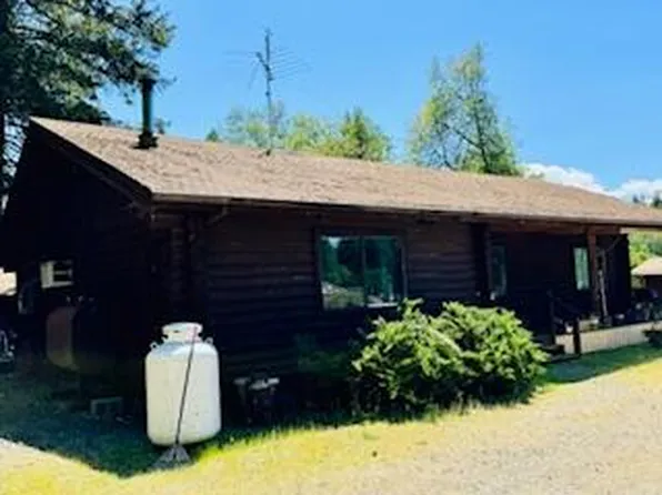 155 Shadywood Dr, Cave Junction, OR 97523
