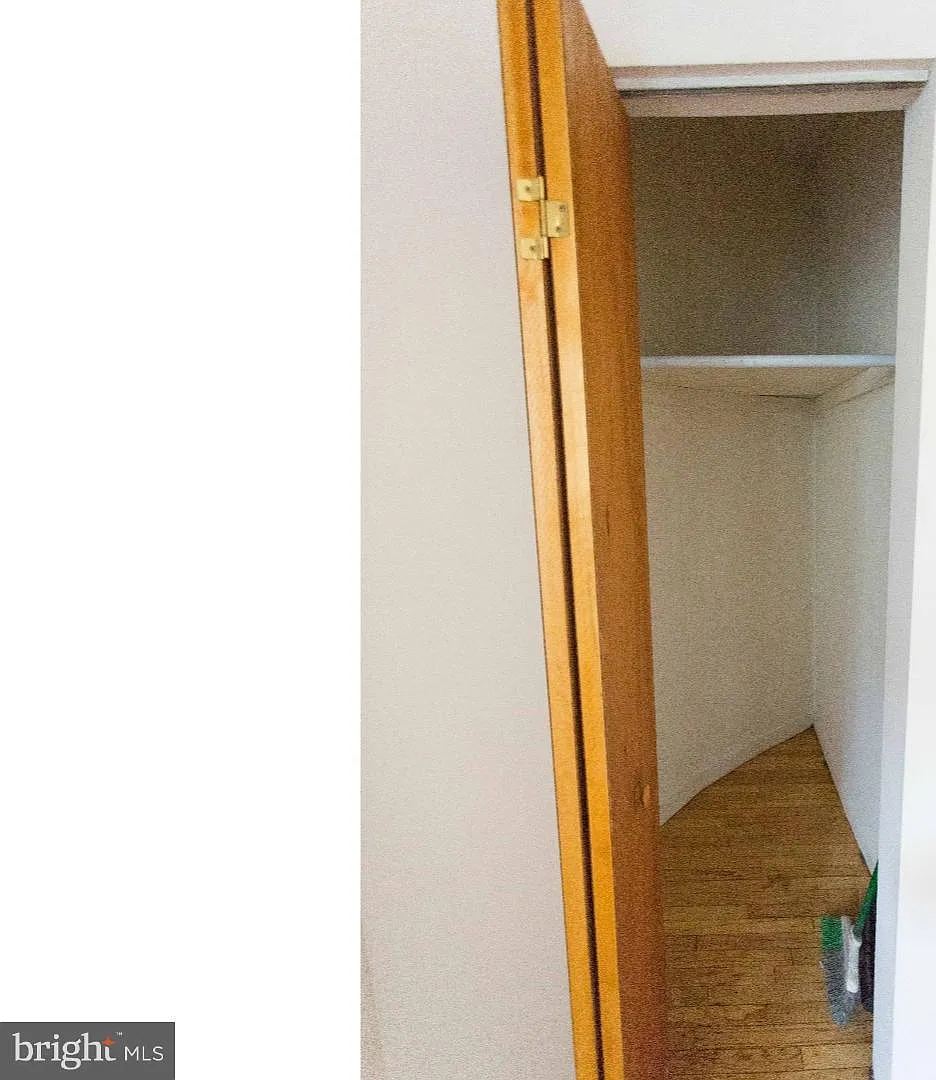 2 bed, 1.0 bath, 879 sqft, $2,500 — Photo 4