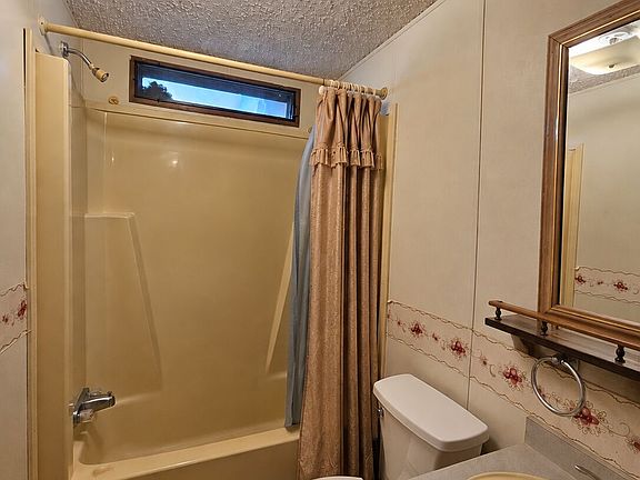 4th image of 408 Harris St