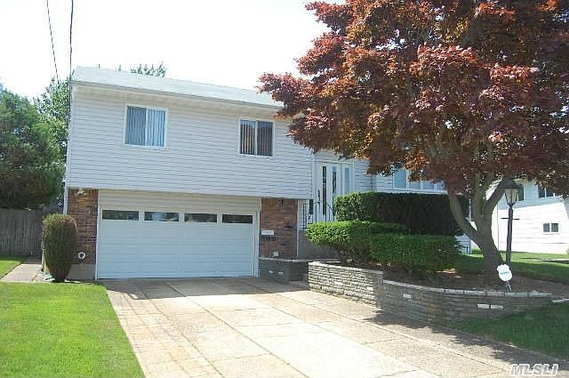 1st image of 20 Burns Ln