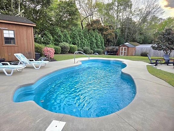 3rd image of 2491 Clematis Trl