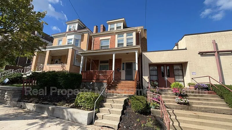 1122 Greenfield Ave