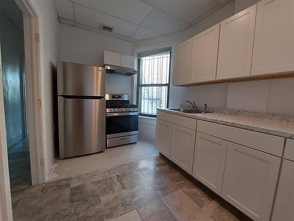 5th image of 212 Palisade Ave APT 1R