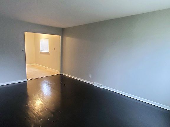 2nd image of 2038 Grasmere Ave