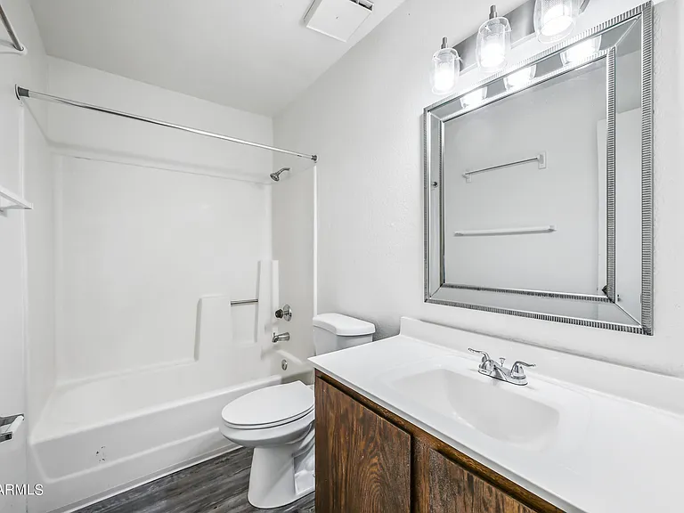 436 W Clark St #101 — Photo 12