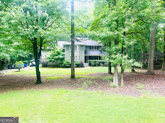 3rd image of 105 Flat Creek Ct