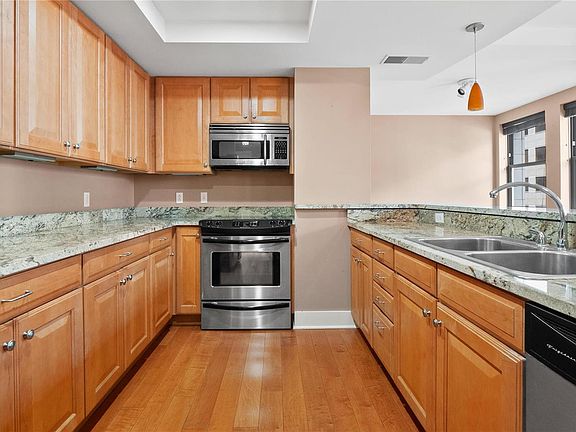 2nd image of 314 N Broadway Ave #1602