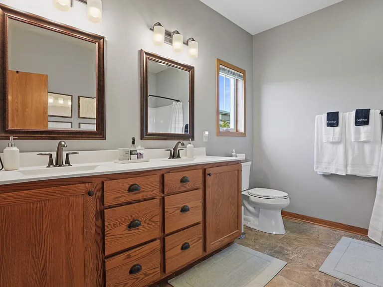1016 Peterson Dr — Photo 32