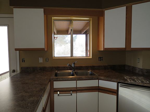 3rd image of 132 E Santa Inez