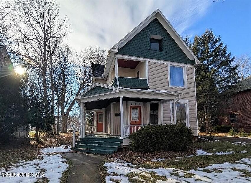 1st image of 723 W Washington St