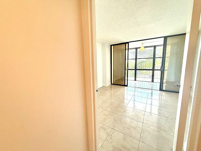 1000 Parkview Dr #316 — Photo 21