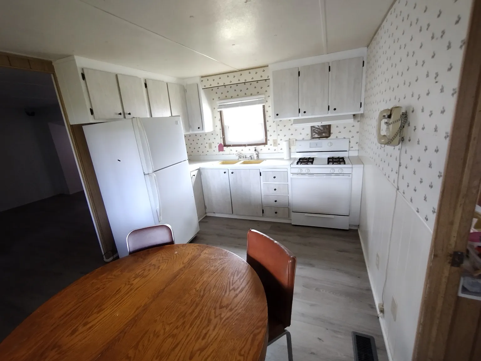 5 bed, 2.5 bath, 1400 sqft, $1,200 — Photo 2