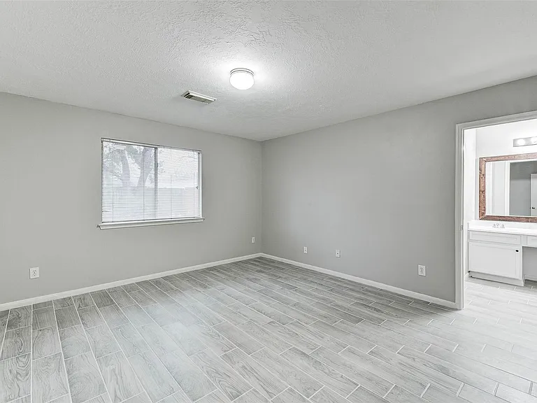 7815 Barnhill Dr — Photo 24
