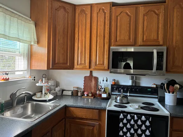 2141 Birch Dr #B, Lafayette Hill, PA 19444