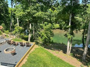 7325 Chattahoochee Bluff Dr, Sandy Springs, GA 30350