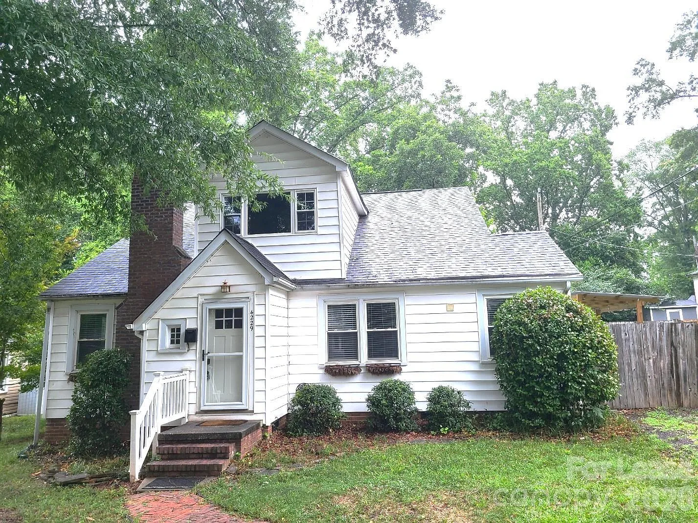 4 bed, 2.0 bath, 1808 sqft, $2,500 — Photo 1
