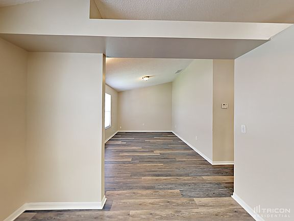 5th image of 2411 Academy Ave