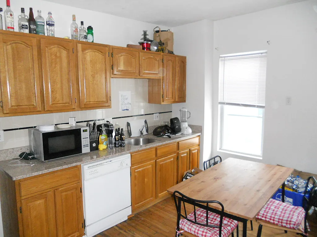 4 bed, 2.0 bath, 1700 sqft, $4,500 — Photo 3