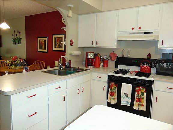 3rd image of 2979 Flint Dr S