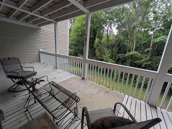 3rd image of 22 Royal Oak Dr