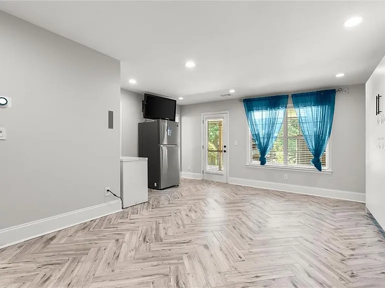 5583 Julian Pl — Photo 9