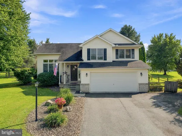 6502 Olde Pine Dr, Chambersburg, PA 17202
