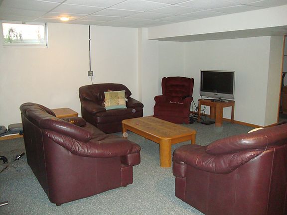 5th image of 127 Lincoln Ave