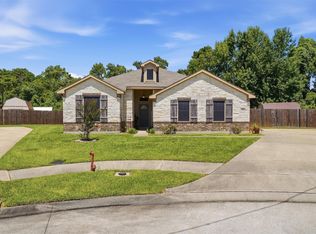 105 Jessica Dr, Dayton, TX 77535