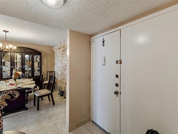 5th image of 17890 W Dixie Hwy APT 404