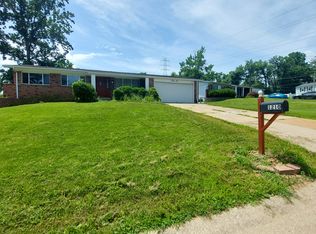 1210 Rivoli Dr, Ballwin, MO 63011