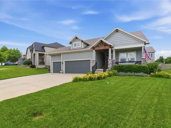 1019 N Cedarcrest Dr, Olathe, KS 66061