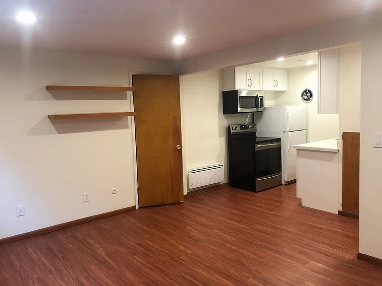 2210 Minor Ave E — Photo 3