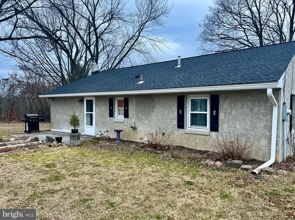 270 Bartman Ave, Gilbertsville, PA 19525