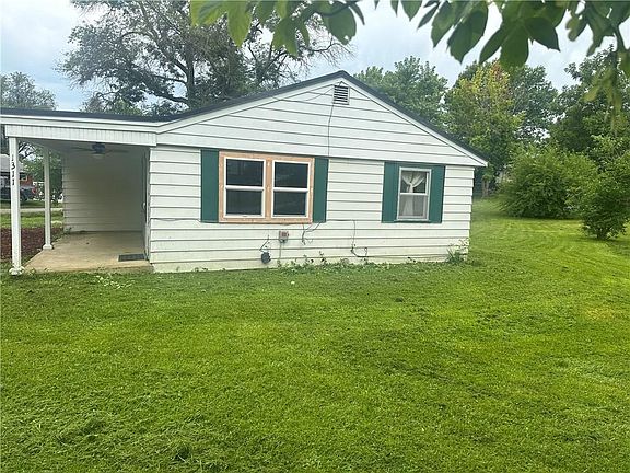 3rd image of 1311 Moberly St
