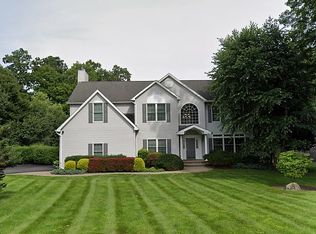 19 Sassinoro Dr, Putnam Valley, NY 10579