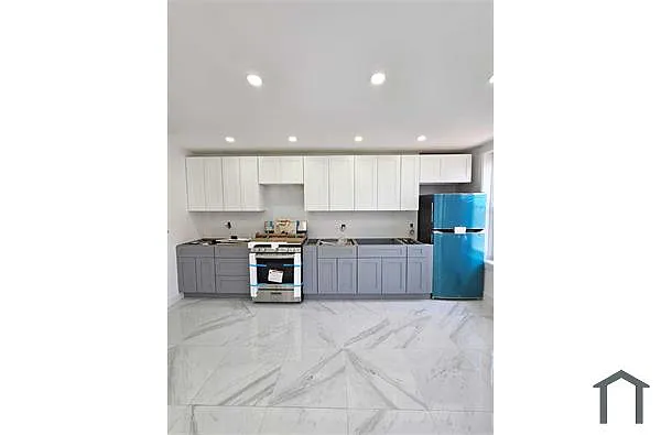Building Photo - 1125 E 92nd St #2