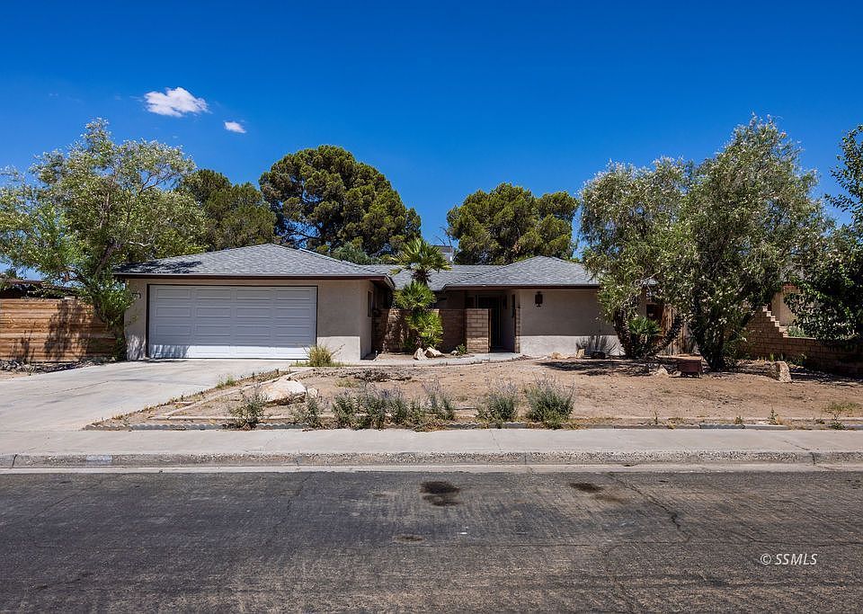 1st image of 230 Larkspur St