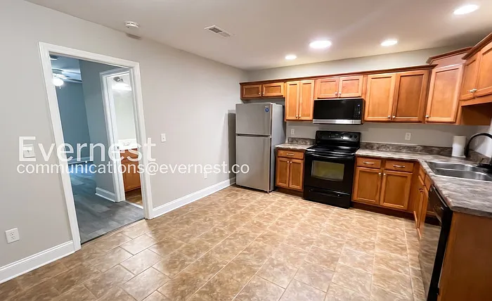 124 Brown Estates Dr — Photo 2