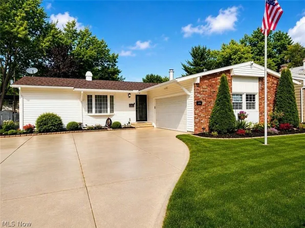 376 Wallace Dr, Berea, OH 44017