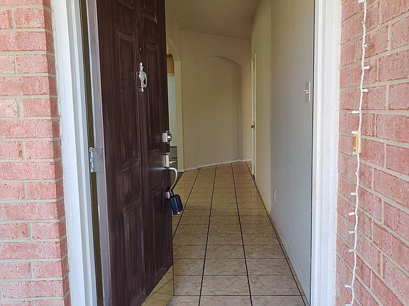 2nd image of 520 Fossil Lake Ct