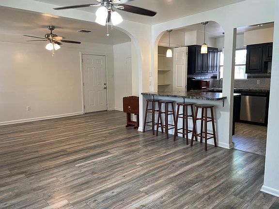 5th image of 307 Oakwood Dr